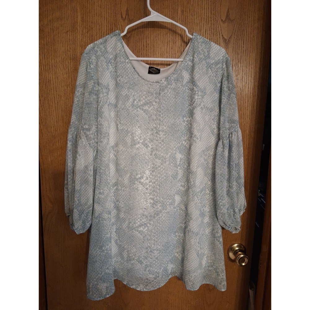 Cal Style Plus Size 2X Lined Tunic Top Sheer Bell Sleeves Gray Snake Print